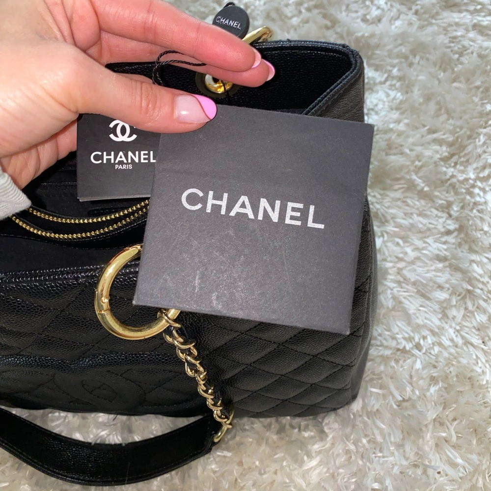 CHANEL Caviar GST 13" Grand Chain Shoulder Bag